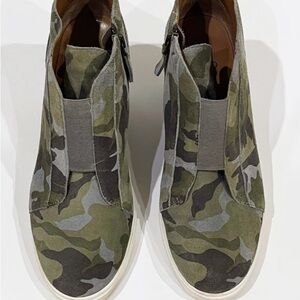 Paolo Gray Sneakers with Chunky Soles and Lace-Up Design. (Camouflage)